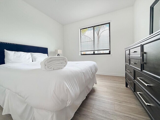 Building Photo - 12122 54th Dr E