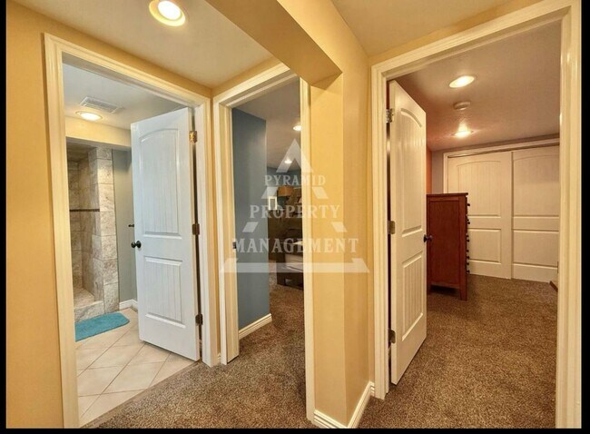 Building Photo - Beautiful Millcreek Home!