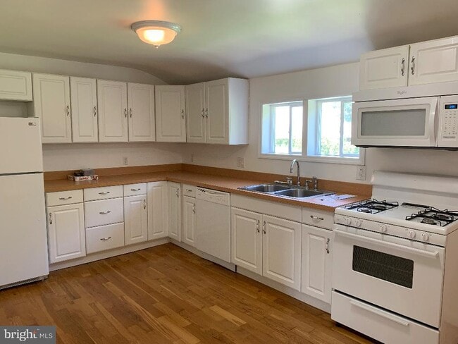 Building Photo - 6 Williams St