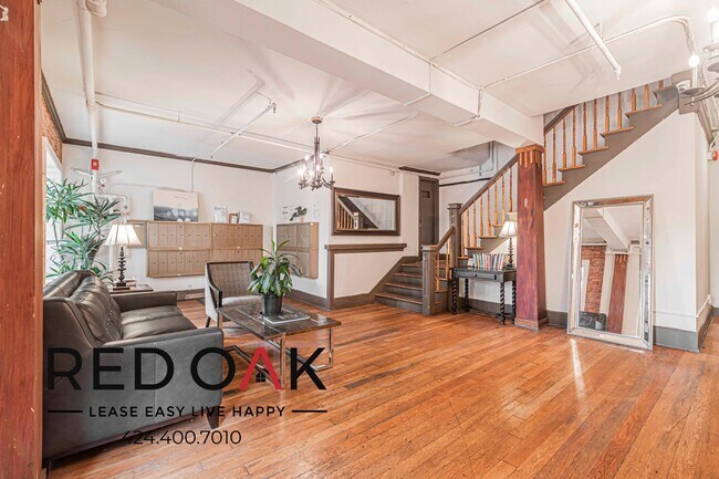 Building Photo - 532 S Coronado St