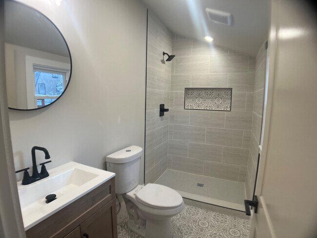 Building Photo - 121 W Sharpnack St