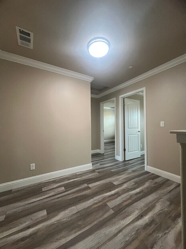 Building Photo - Two Story Home Move In Ready located in Avalon Gated Community!!!