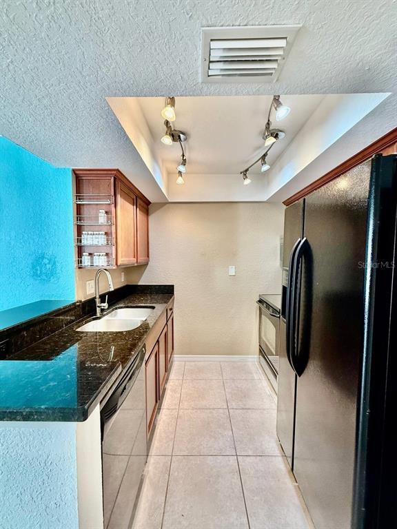 Building Photo - 704 Lyndhurst St