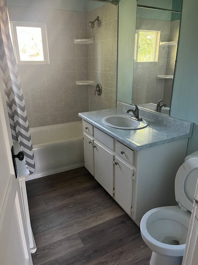 Building Photo - 2 bedroom 2 bath Country House with Big Den