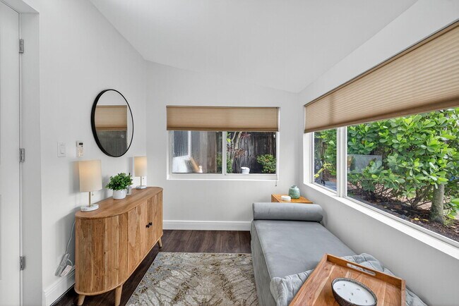 Building Photo - 1317 NE 1st Ave.