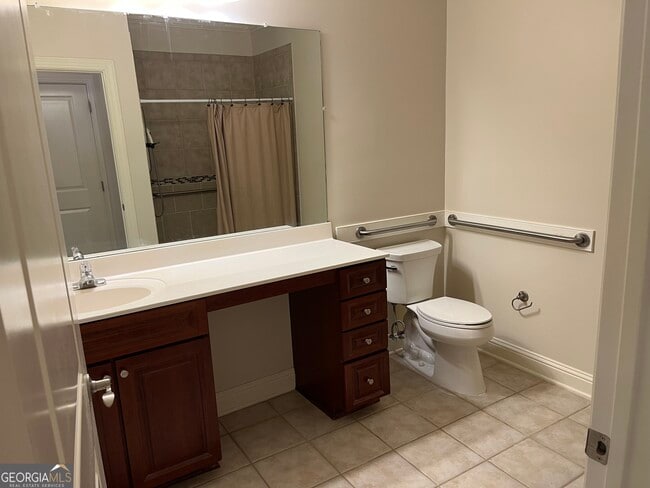 Building Photo - 3105 Village Blvd SE