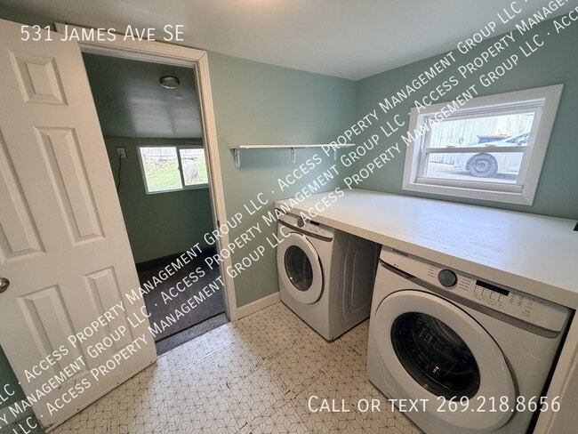 Building Photo - 531 James Ave SE