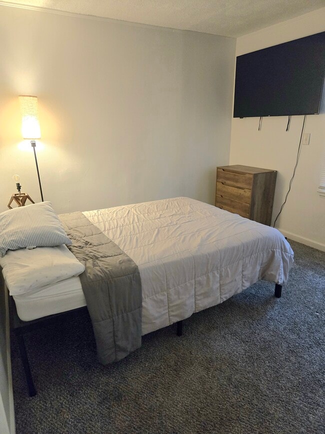 Building Photo - 3913 Thomas Ave N