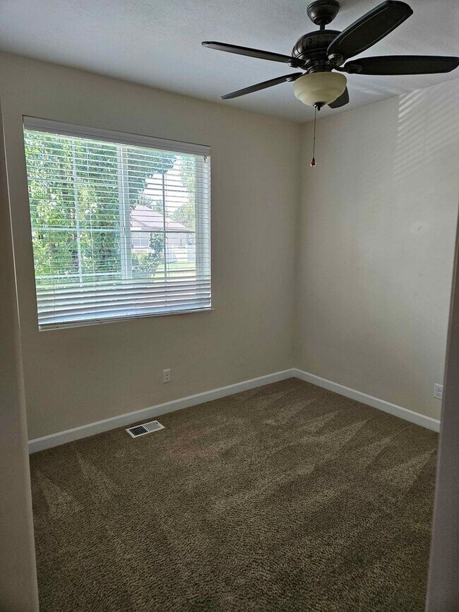 Building Photo - 571 S 360 East Cir