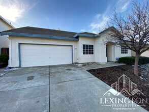 Building Photo - Beautiful, Spacious, 3-Bed 2-Bath Home available in Roseville!