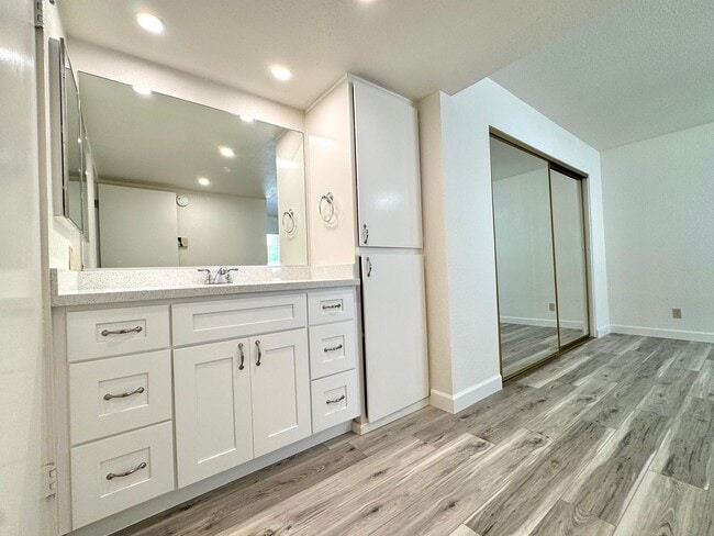Building Photo - Cozy 2-Bedroom Condo in La Verne