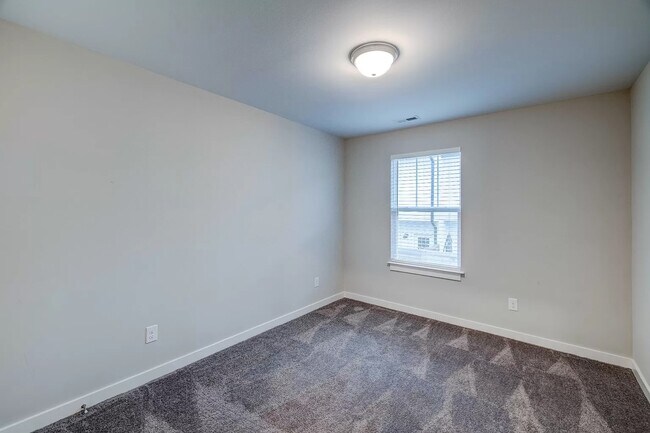 Building Photo - 2129 Bayport Ave