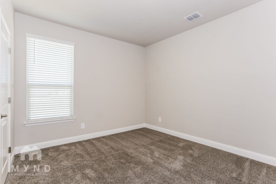 Building Photo - 6002 S 14th St