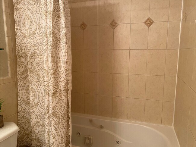 Building Photo - 2415 Poco Dr