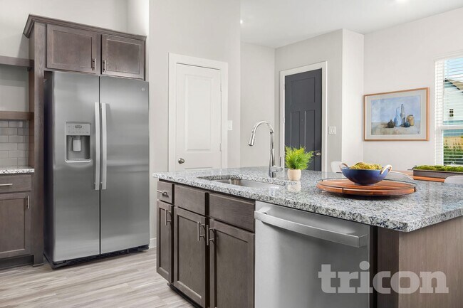 Building Photo - 9835 Willow Creek Commerce Dr