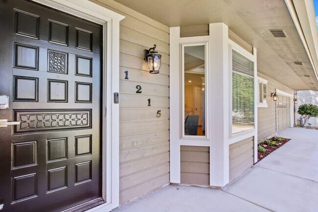 Building Photo - 1215 E Cerramar Ct