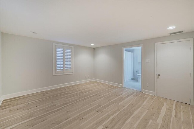 Building Photo - 1016 Harwood Pl