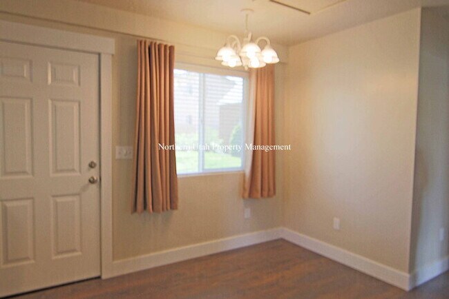 Building Photo - Newer 2 Bed 1 Bath HVAC