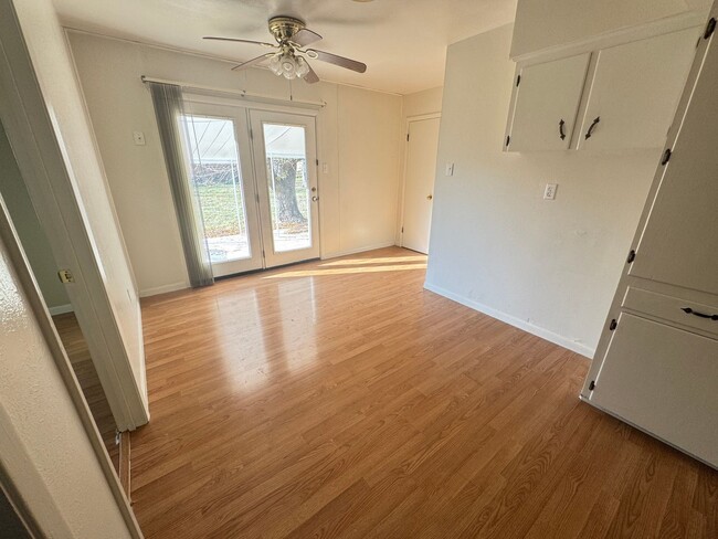 Building Photo - 2601 Live Oak Dr