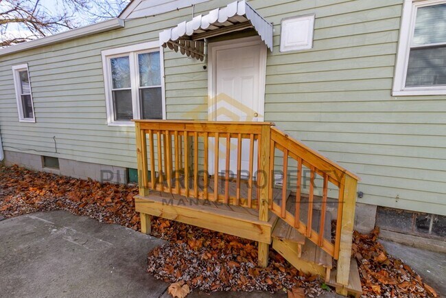 Building Photo - 3 Bed/1 Bath Bungalow near Wes Montgomery ...