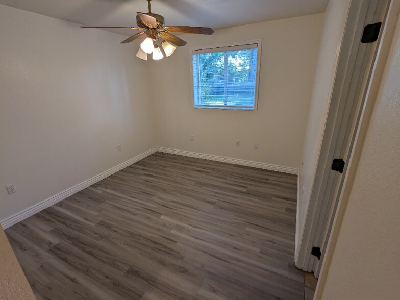 Building Photo - 571 W 4000 S