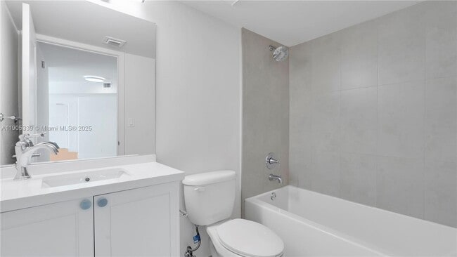 Building Photo - 555 NE 34th St