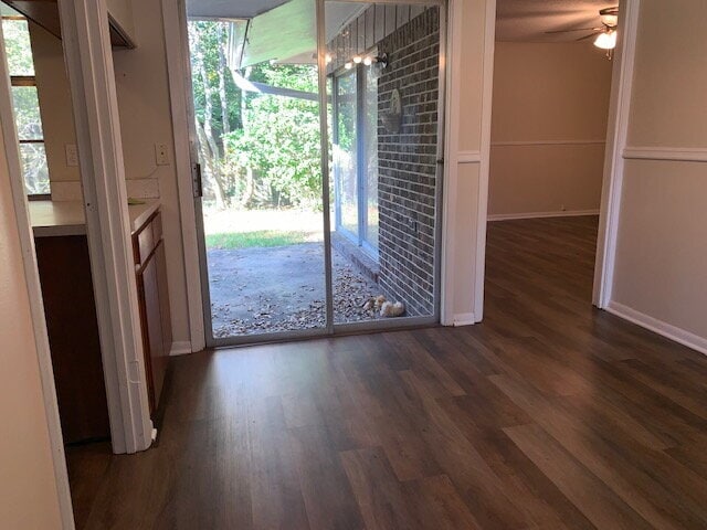 Building Photo - "Charming 3-Bedroom home with 2 Full Baths...