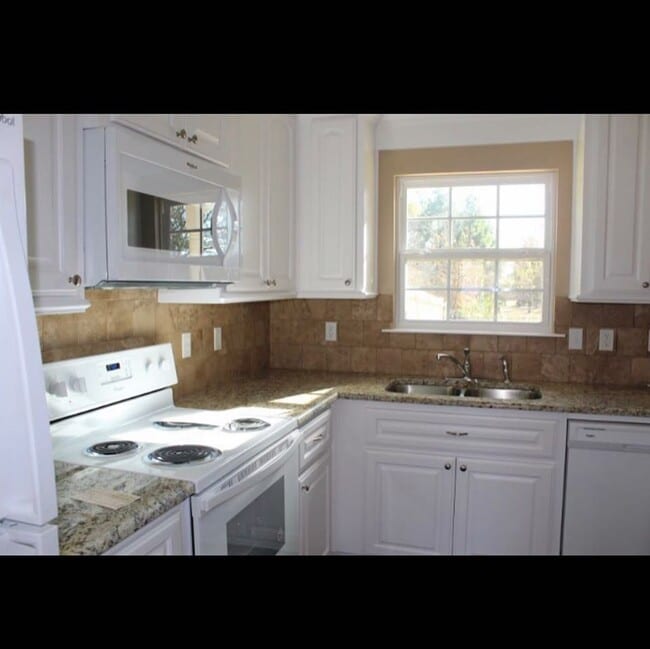 Building Photo - 1630 Samples Rd
