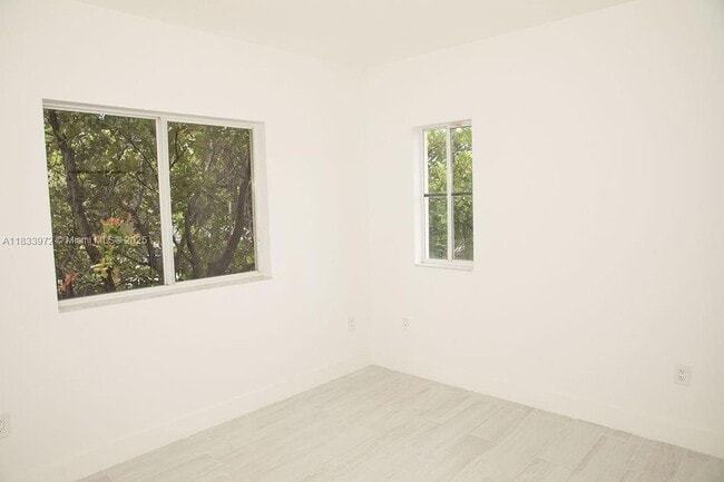 Building Photo - 273 SE 32nd Ave