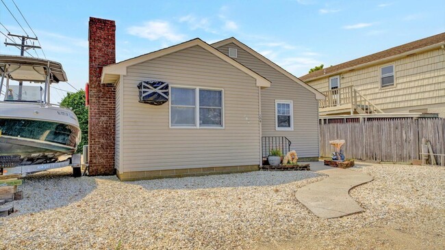 Building Photo - 209 5th Ave