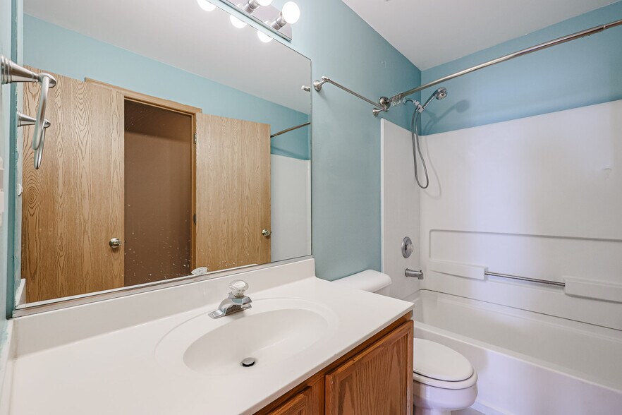 Building Photo - 607 Fox Ridge Dr