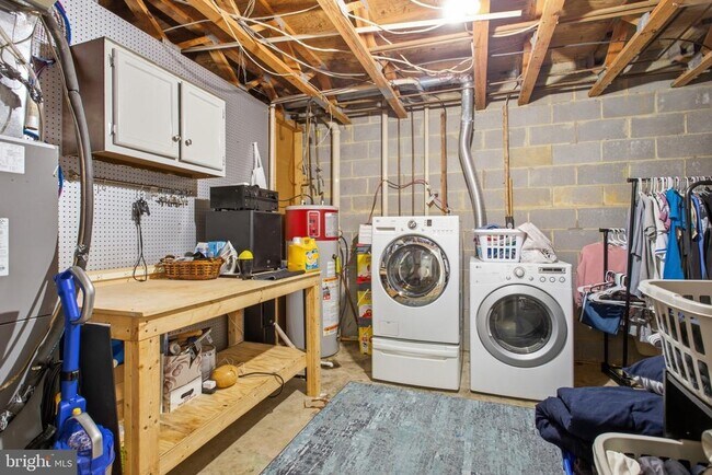 Building Photo - 2042 Headlands Cir