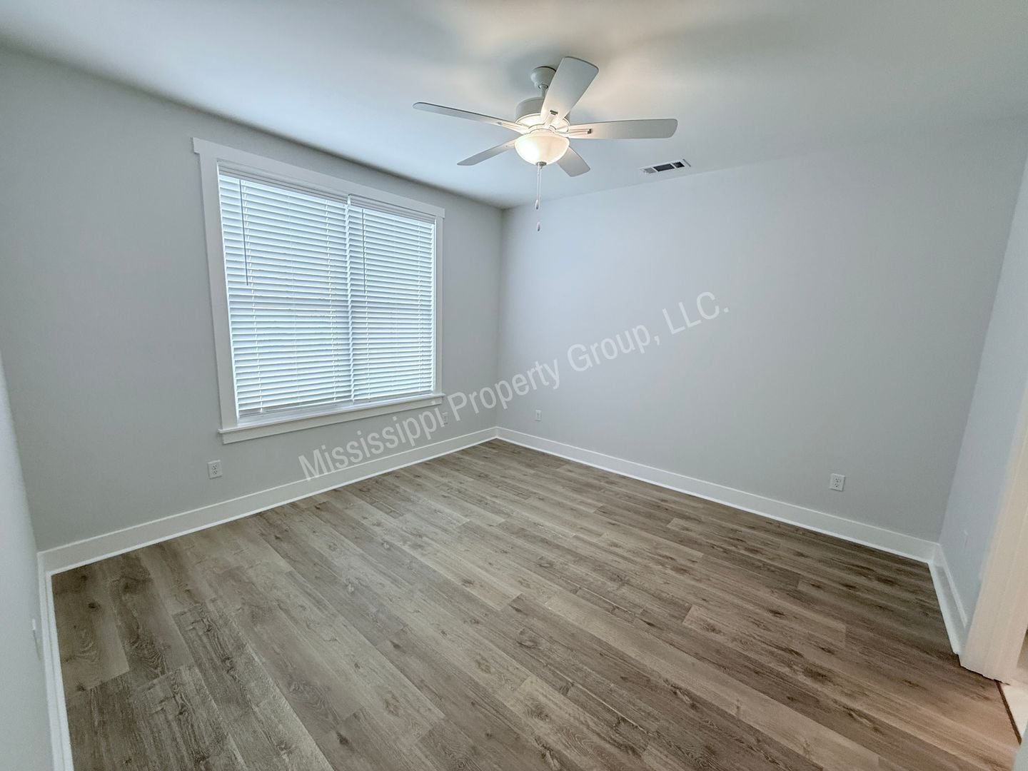 Building Photo - 613 Miramar Ln