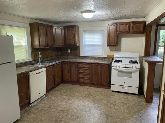 Building Photo - 289 N Midler Ave