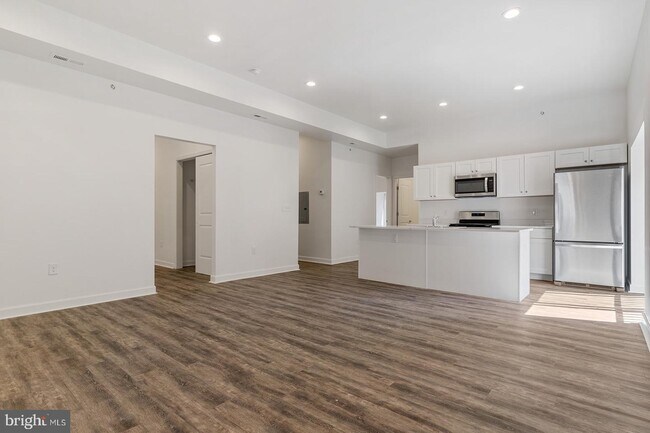 Building Photo - 980 N Marshall St