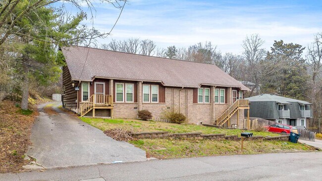 Building Photo - 817 Poindexter Ave
