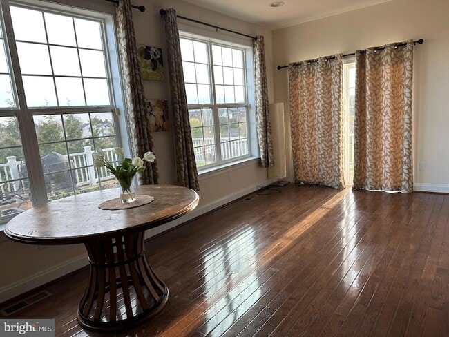 Building Photo - 605 Sunflower Cir