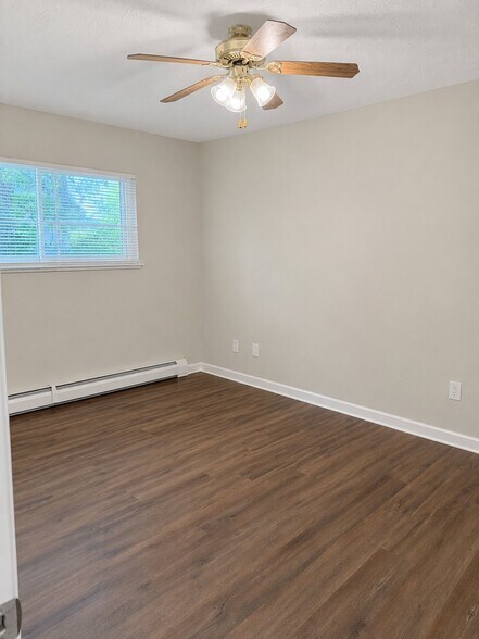 Building Photo - 2065 Sutton Ave