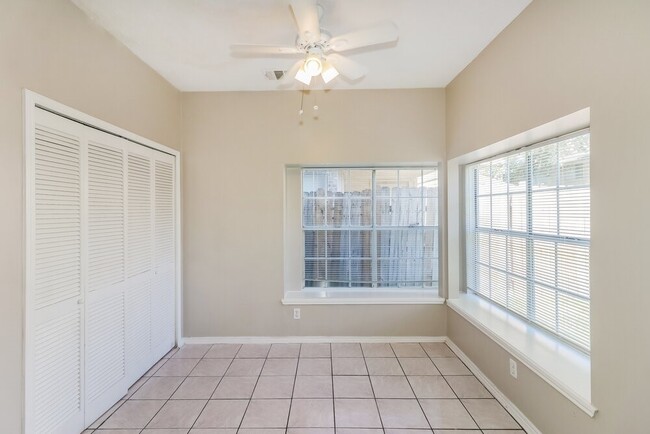 Building Photo - 6018 Fern Hollow Ct