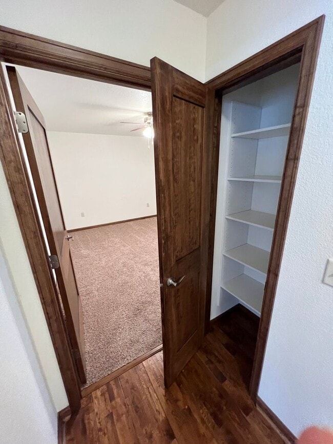 Building Photo - 409 S Broadway Ave