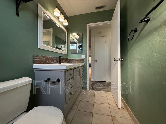 Building Photo - 8670 Sumerlin Ct