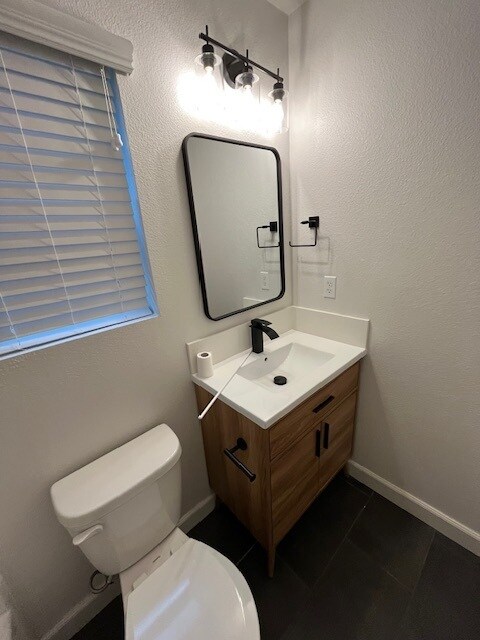 Building Photo - 2029 W Corvina Ave