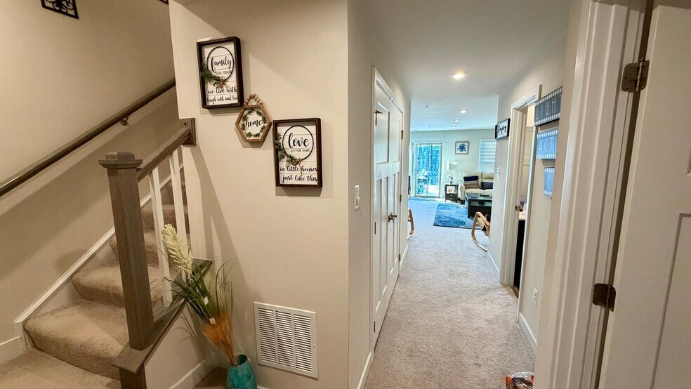 Building Photo - 6032 Goshawk St