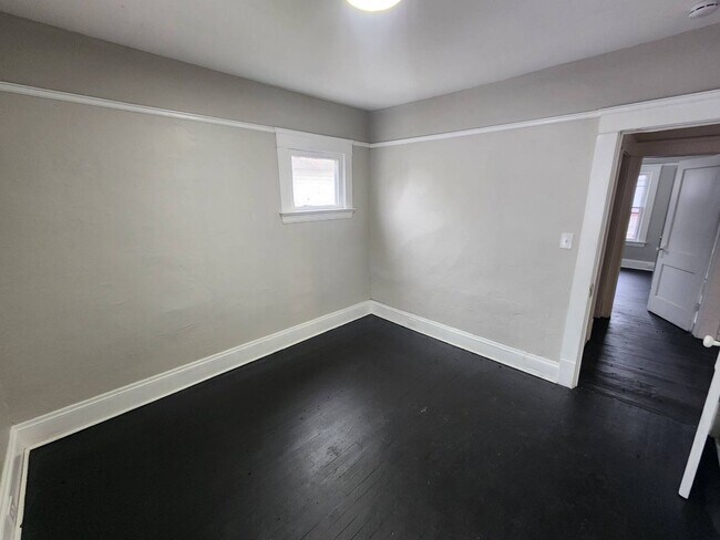 Building Photo - 552 E 120th St