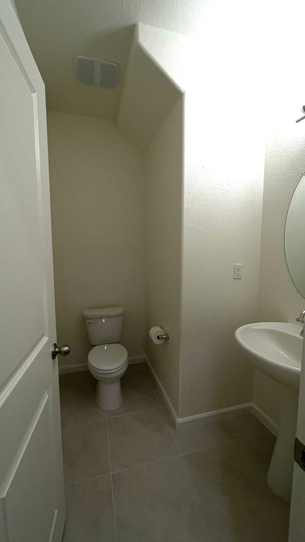 Building Photo - 4 year old 5 bedroom 2.5 bath home