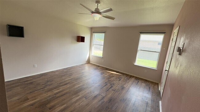 Building Photo - 700 Sweet Leaf Ln