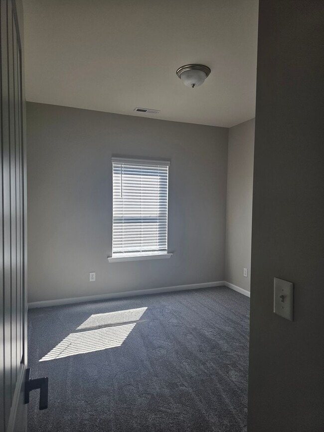 Building Photo - Like New- Immaculate 2-Story Home w/ 3 Bedroom 2.5 Bath with Loft Area.