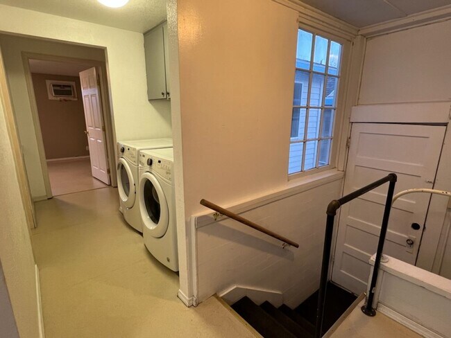 Building Photo - Spacious 3+ bed/2 bath home! Large fenced yard, garage, shed, w/d, a/c, d/w & more!