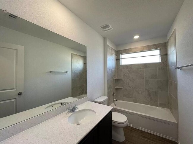 Building Photo - 103 Ulmus St
