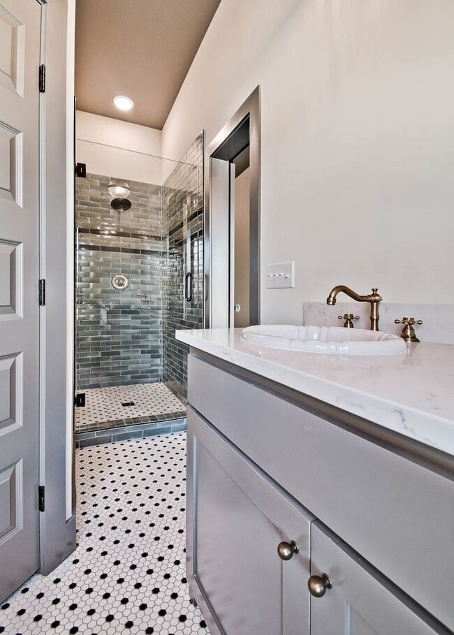 Building Photo - Chicago Row Townhouse